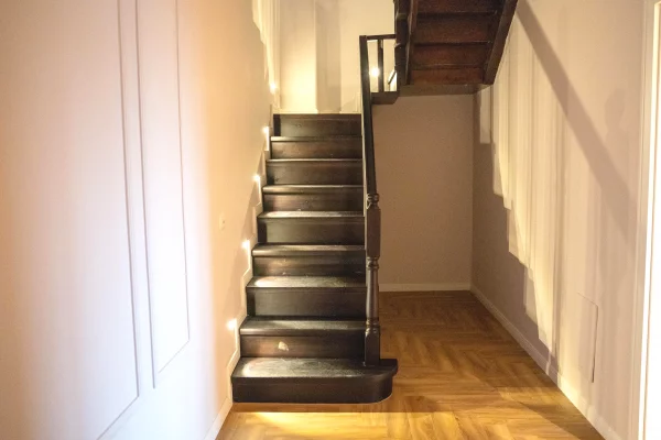 Shtepi ne shitje Duplex(shtepi me 2 kate) ne Tirane, 2+1, Mobilimi Bosh, pa mobiluar, Pagesa 650,000  Euro.