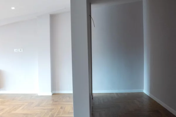 Shtepi ne shitje Duplex(shtepi me 2 kate) ne Tirane, 2+1, Mobilimi Bosh, pa mobiluar, Pagesa 650,000  Euro.