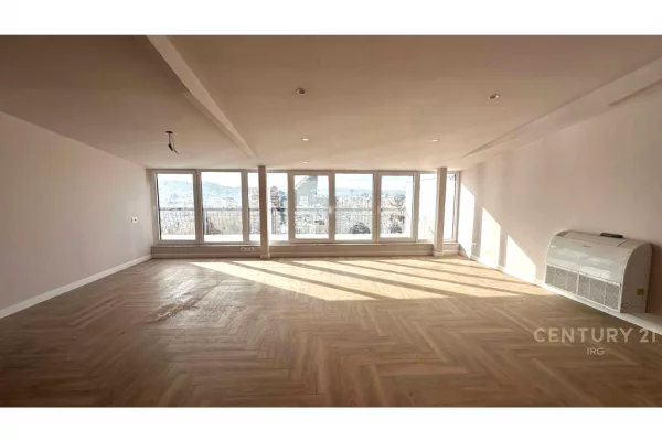 Shtepi ne shitje Duplex(shtepi me 2 kate) ne Tirane, 2+1, Mobilimi Bosh, pa mobiluar, Pagesa 650,000  Euro.