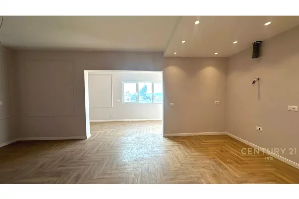 Shtepi ne shitje Duplex(shtepi me 2 kate) ne Tirane, 2+1, Mobilimi Bosh, pa mobiluar, Pagesa 650,000  Euro.