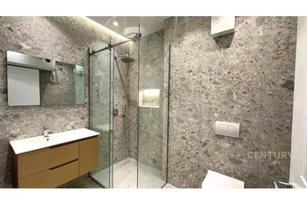 Shtepi ne shitje Duplex(shtepi me 2 kate) ne Tirane, 2+1, Mobilimi Bosh, pa mobiluar, Pagesa 650,000  Euro.