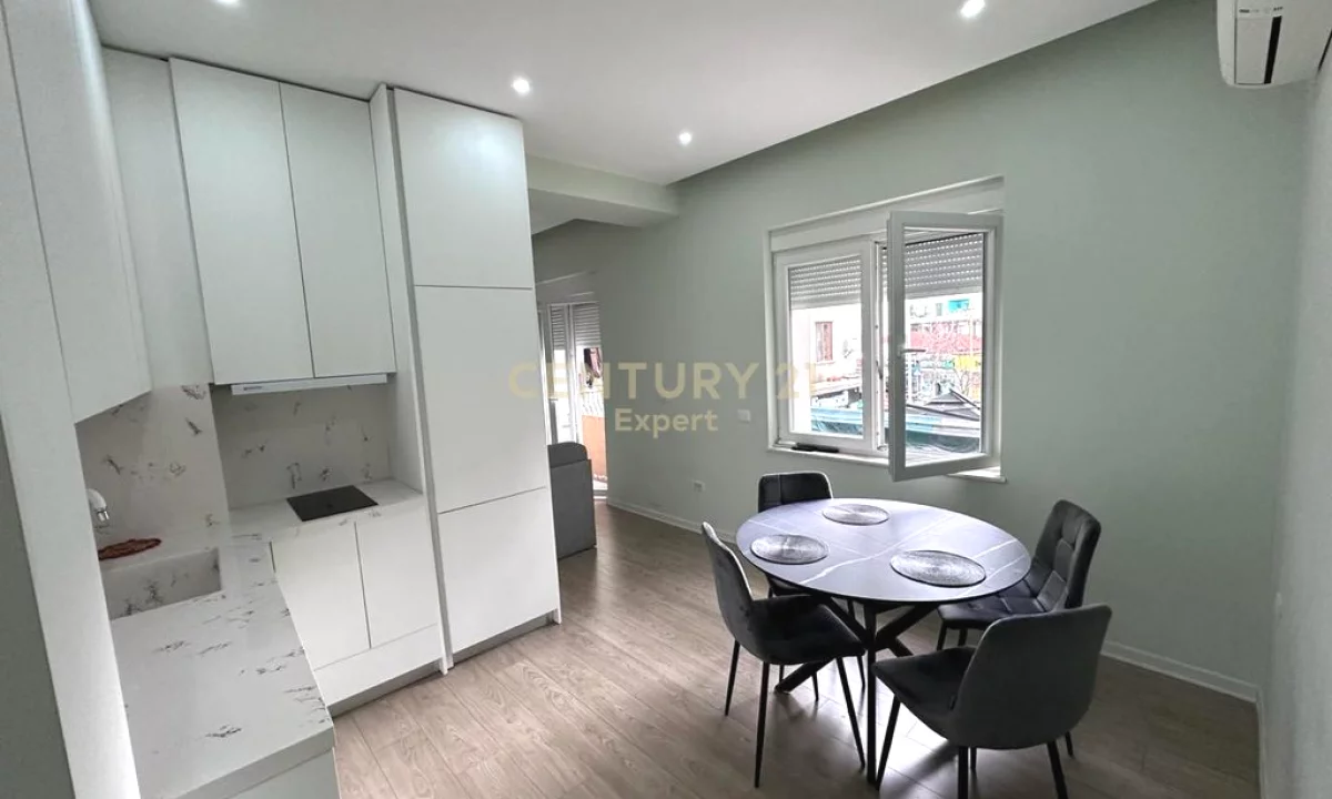 Appartamento in vendita a Tirana 2+1, Arredato