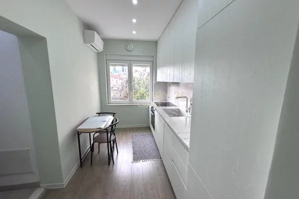 Appartamento in vendita a Tirana 2+1, Arredato