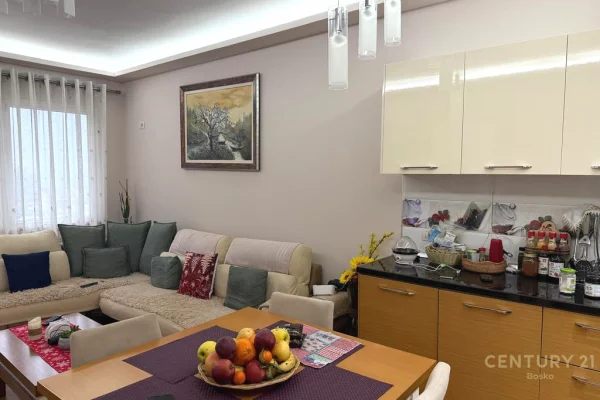 Appartamento in vendita a Tirana 2+1, Arredato