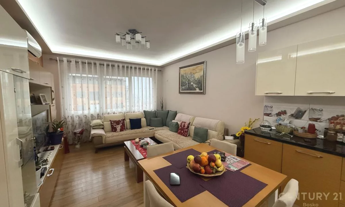 Appartamento in vendita a Tirana 2+1, Arredato