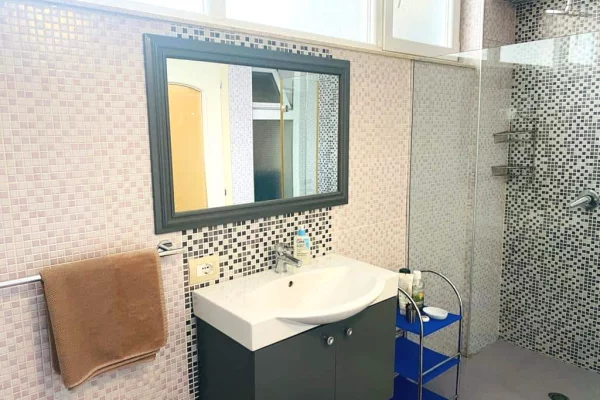 Appartamento in vendita a Tirana 2+1, Arredato