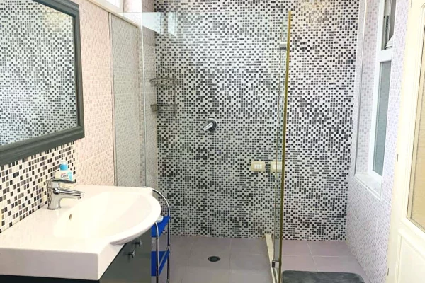 Appartamento in vendita a Tirana 2+1, Arredato