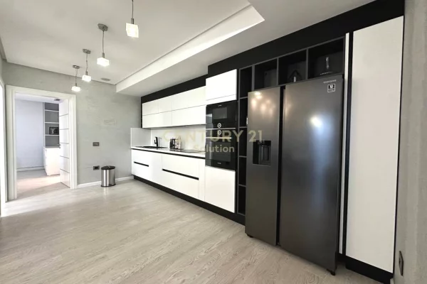 Appartamento in vendita a Tirana 3+1, Arredato