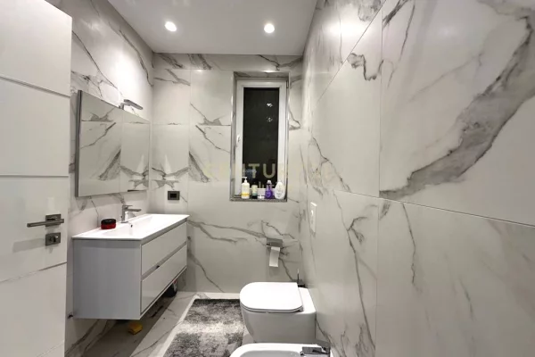 Appartamento in vendita a Tirana 3+1, Arredato