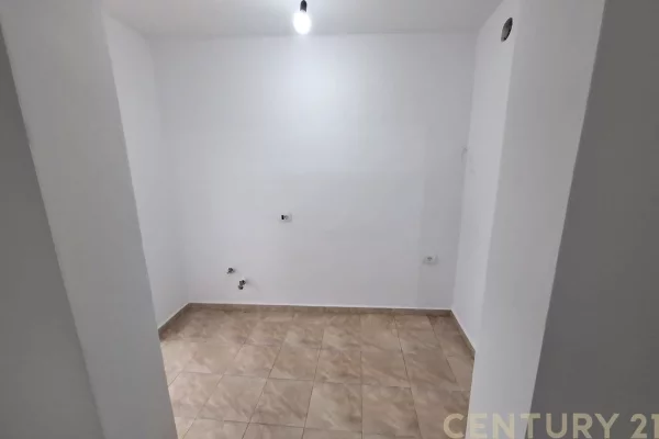 Appartamento in vendita a Tirana 1+1, Vuoto