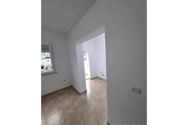 Appartamento in vendita a Tirana 1+1, Vuoto