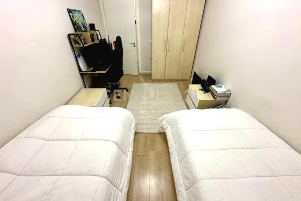 Shtepi ne shitje Apartament ne Tirane, 2+1, Mobilimi E mobiluar, Pagesa 125,000  Euro.