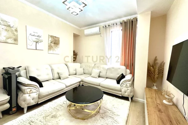 Shtepi ne shitje Apartament ne Tirane, 2+1, Mobilimi E mobiluar, Pagesa 125,000  Euro.