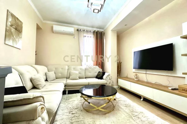 Shtepi ne shitje Apartament ne Tirane, 2+1, Mobilimi E mobiluar, Pagesa 125,000  Euro.