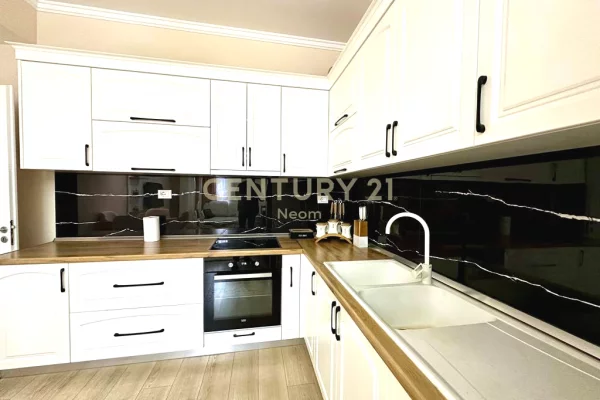 Shtepi ne shitje Apartament ne Tirane, 2+1, Mobilimi E mobiluar, Pagesa 125,000  Euro.