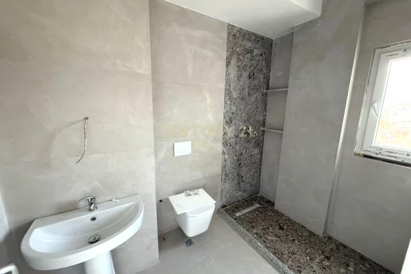 Appartamento in vendita a Tirana 2+1, Vuoto