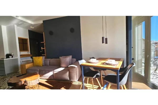 Appartamento in vendita a Tirana 1+1, Arredato