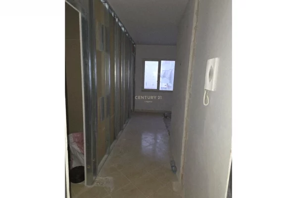 Appartamento in vendita a Tirana 1+1, Vuoto