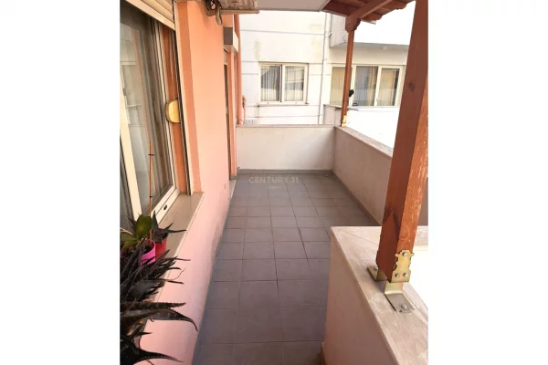 Appartamento in vendita a Tirana 2+1, Arredato