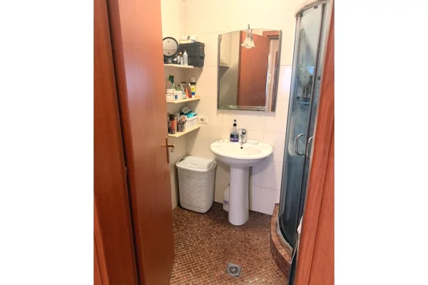 Appartamento in vendita a Tirana 2+1, Arredato