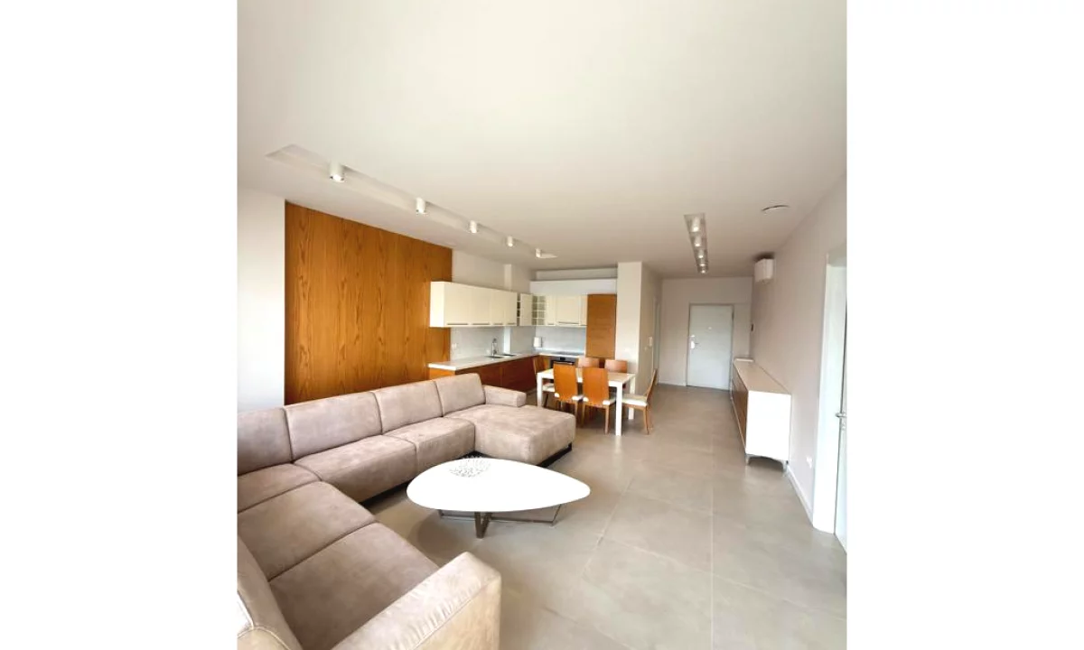 Appartamento in vendita a Tirana 2+1, Arredato