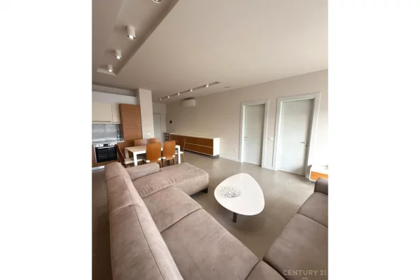 Appartamento in vendita a Tirana 2+1, Arredato