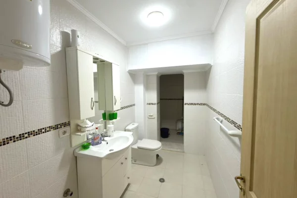 Appartamento in vendita a Tirana 2+1, SemiArredato