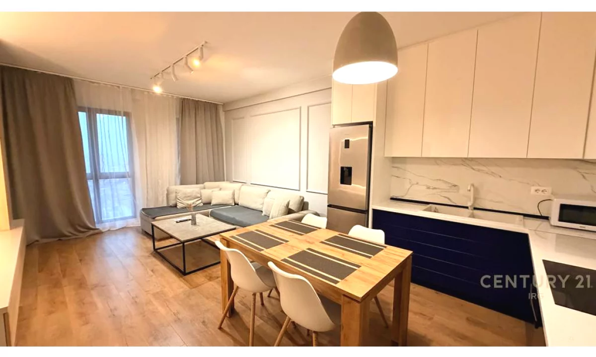 Appartamento in vendita a Tirana 2+1, Arredato