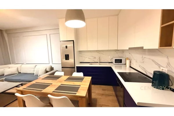 Appartamento in vendita a Tirana 2+1, Arredato