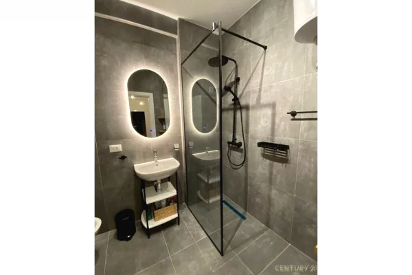 Appartamento in vendita a Tirana 2+1, Arredato