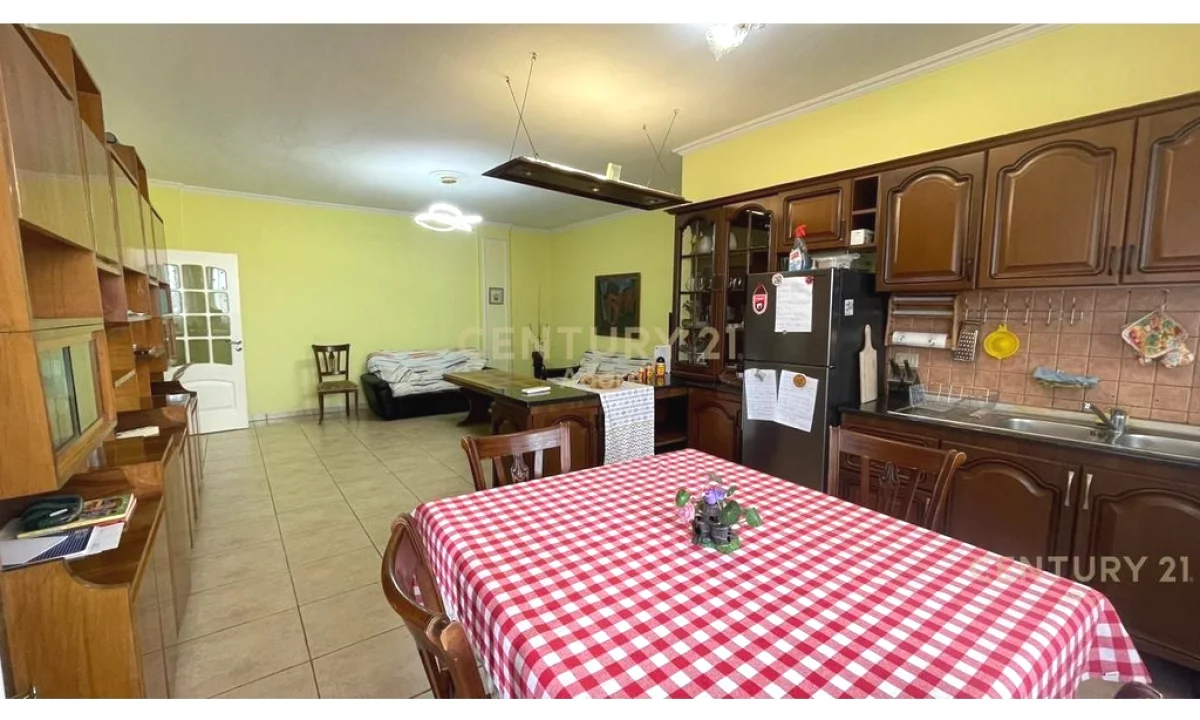 Appartamento in vendita a Tirana 2+1, Arredato