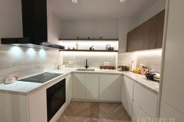 Appartamento in vendita a Tirana 3+1, Arredato