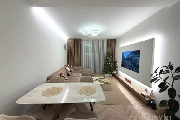 Appartamento in vendita a Tirana 3+1, Arredato