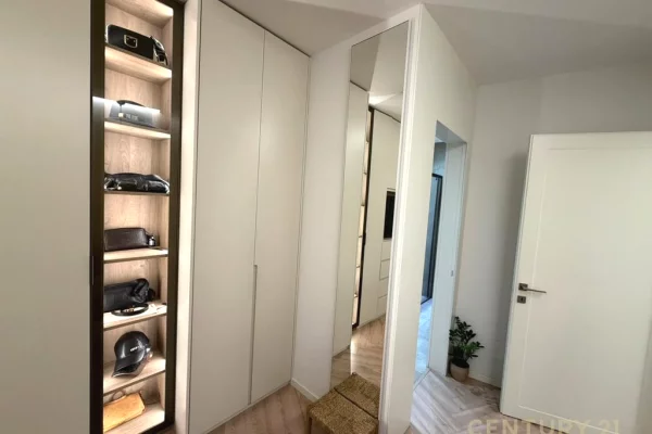 Appartamento in vendita a Tirana 3+1, Arredato