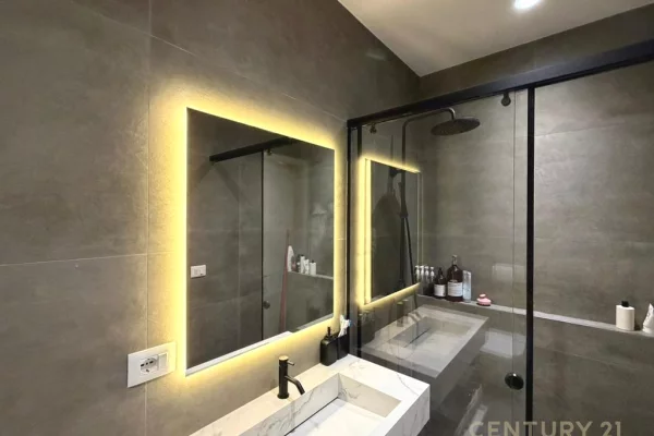 Appartamento in vendita a Tirana 3+1, Arredato