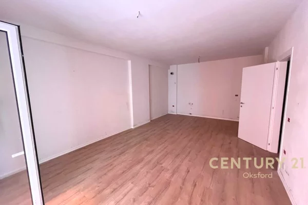 Appartamento in vendita a Tirana 1+1, Vuoto