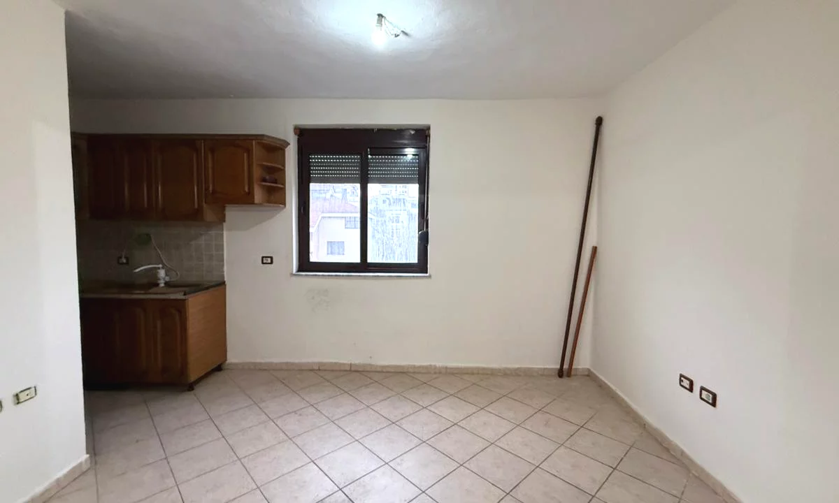 Appartamento in vendita a Tirana 2+1, Vuoto