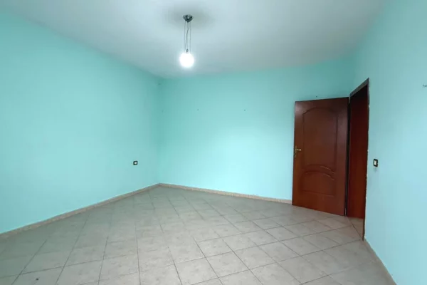 Appartamento in vendita a Tirana 2+1, Vuoto