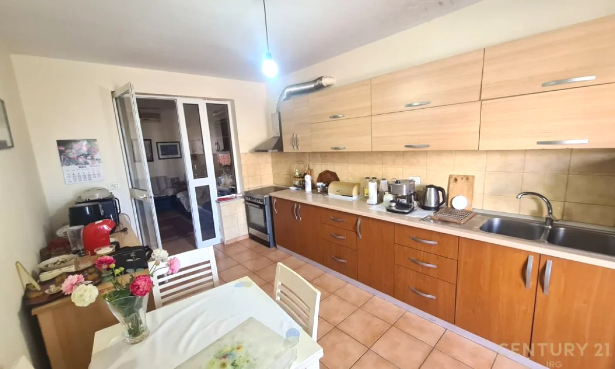 Appartamento in vendita a Tirana 4+1, Arredato