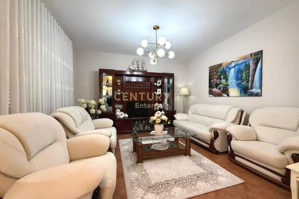 Shtepi ne shitje Vila Luksoze ne Tirane, 3+1, Mobilimi E mobiluar, Pagesa 350,000  Euro.