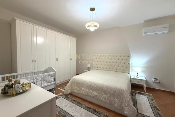 Shtepi ne shitje Vila Luksoze ne Tirane, 3+1, Mobilimi E mobiluar, Pagesa 350,000  Euro.