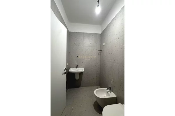 Apartment for rent in Tirana 3+1, Emty