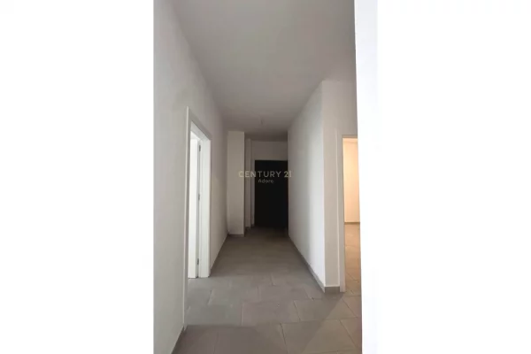 Apartment for rent in Tirana 3+1, Emty