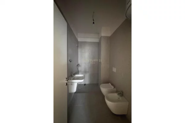 Apartment for rent in Tirana 3+1, Emty