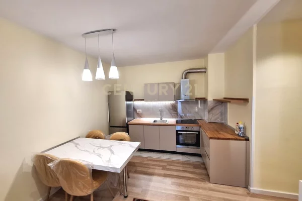 Shtepi me qera Apartament ne Tirane, 2+1, Mobilimi E mobiluar, Pagesa 1,500  Euro.
