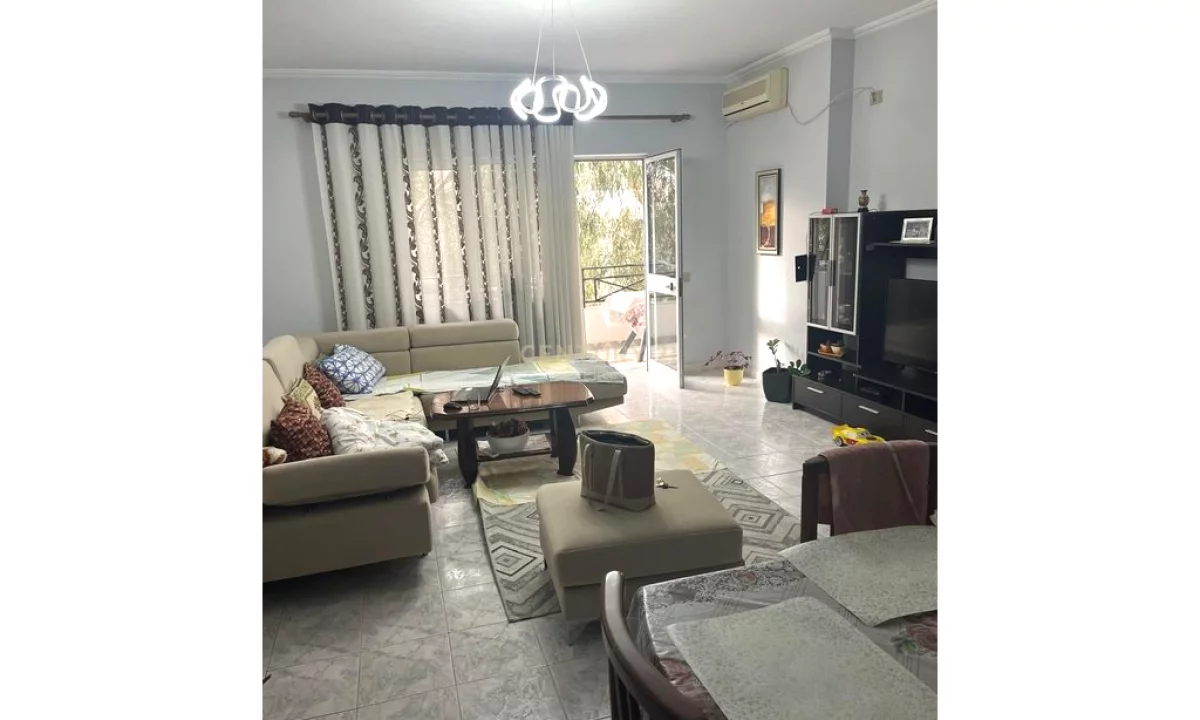 Appartamento in vendita a Tirana 2+1, Arredato