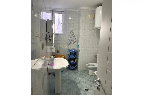 Appartamento in vendita a Tirana 2+1, Arredato