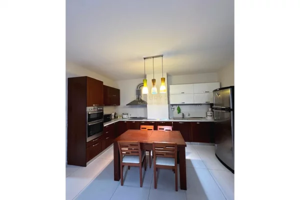 Shtepi me qera Apartament ne Tirane, 2+1, Mobilimi E mobiluar, Pagesa 900  Euro.