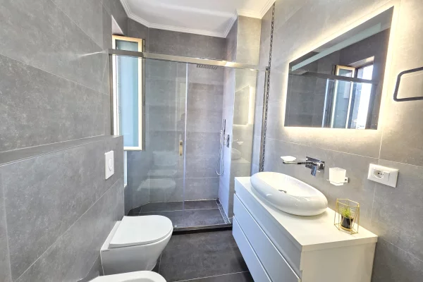 Shtepi me qera Apartament ne Tirane, 2+1, Mobilimi E mobiluar, Pagesa 2,000  Euro.