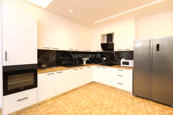 Shtepi me qera Apartament ne Vlore, 2+1, Mobilimi E mobiluar, Pagesa 800  Euro.